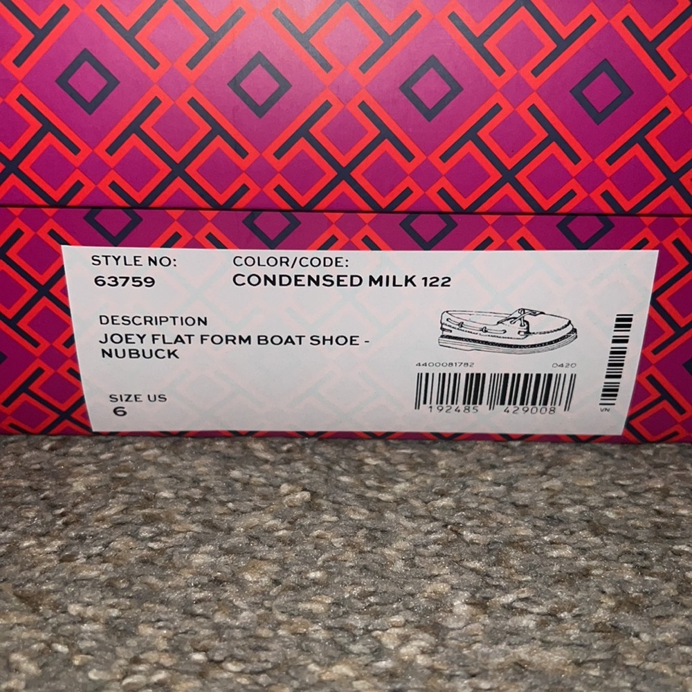 Tory Burch Boat Shoe. 6 - Picture 7 of 7